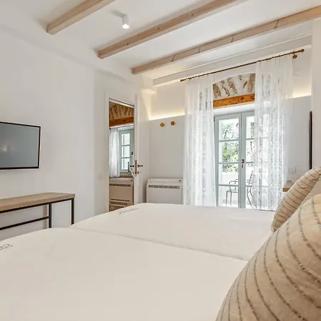 Apartment Courtyard Corfu