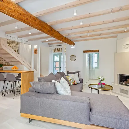 Apartment Courtyard Corfu Lákones