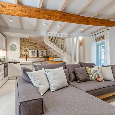 Apartment Courtyard Corfu