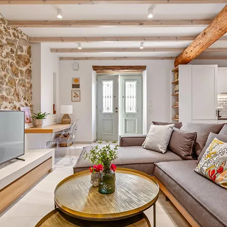 Courtyard Corfu * Lákones