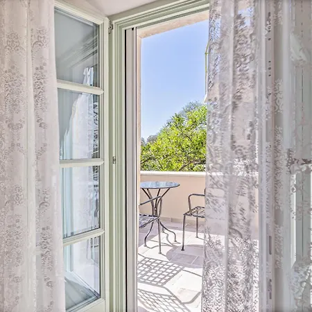 Courtyard Corfu Apartment *