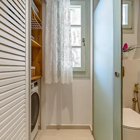Courtyard Corfu Apartment Lakones